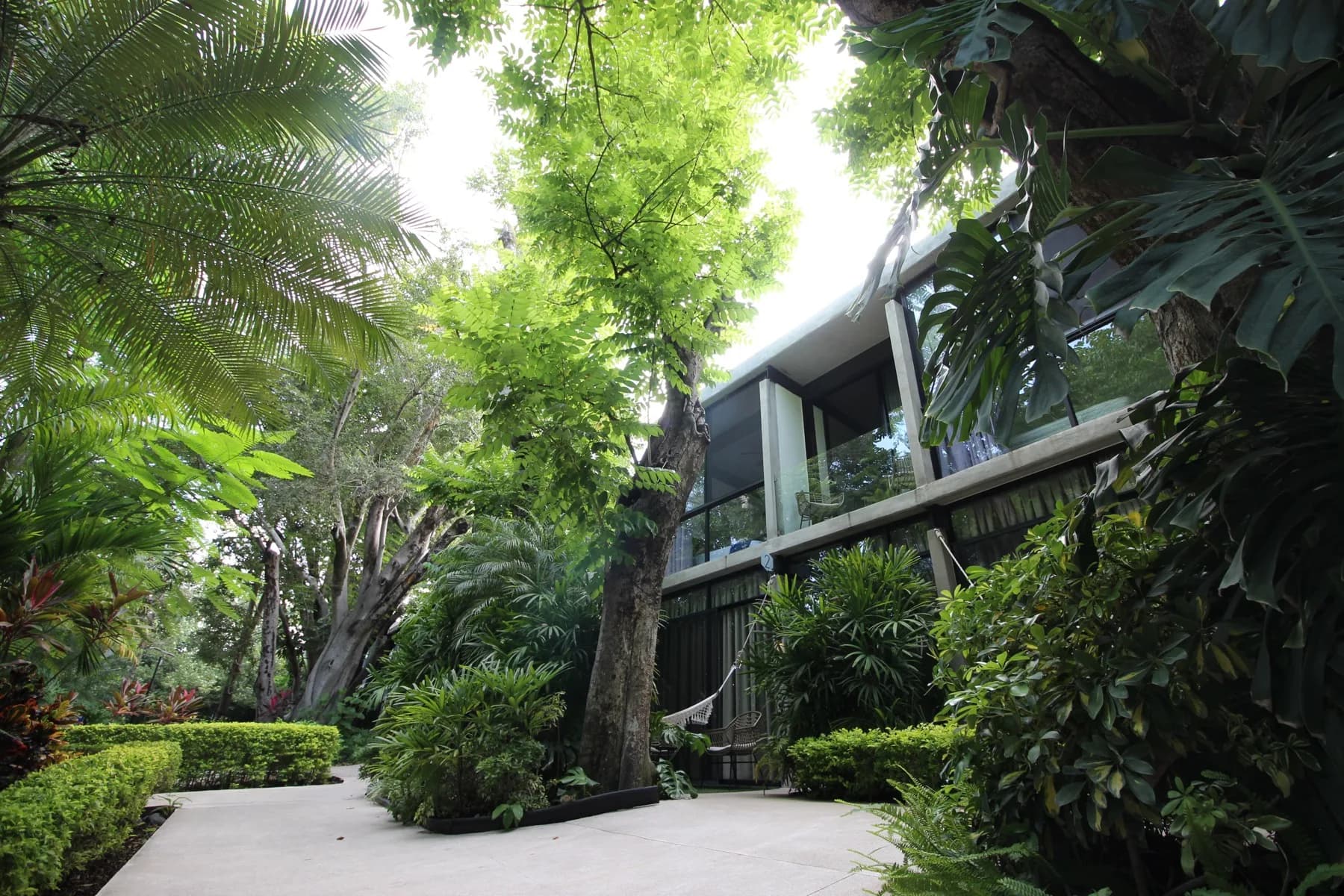 Fachada y habitaciones